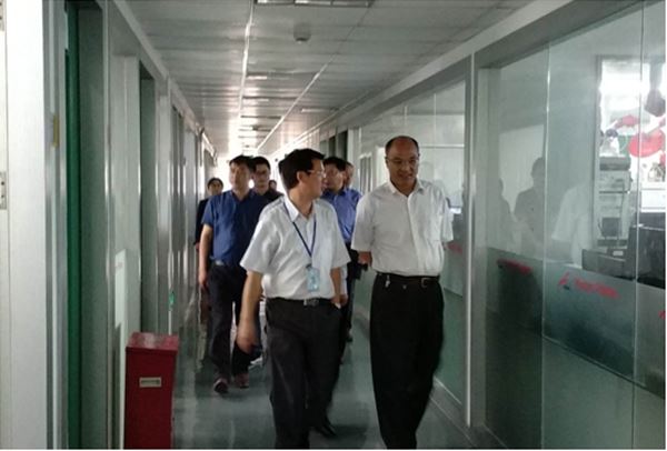 热烈欢迎省台办副主任王鲁宁莅临压球（中国）药业参观指导